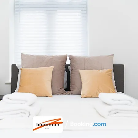 Three Bedroom Apartment At Buonomo Stays Short Lets & Serviced Accommodation With Netflix & Games London Exterior photo