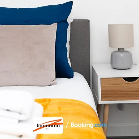 Three Bedroom Apartment At Buonomo Stays Short Lets & Serviced Accommodation With Netflix & Games London Exterior photo