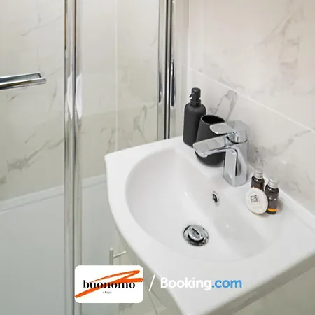 Three Bedroom Apartment At Buonomo Stays Short Lets & Serviced Accommodation With Netflix & Games London Exterior photo