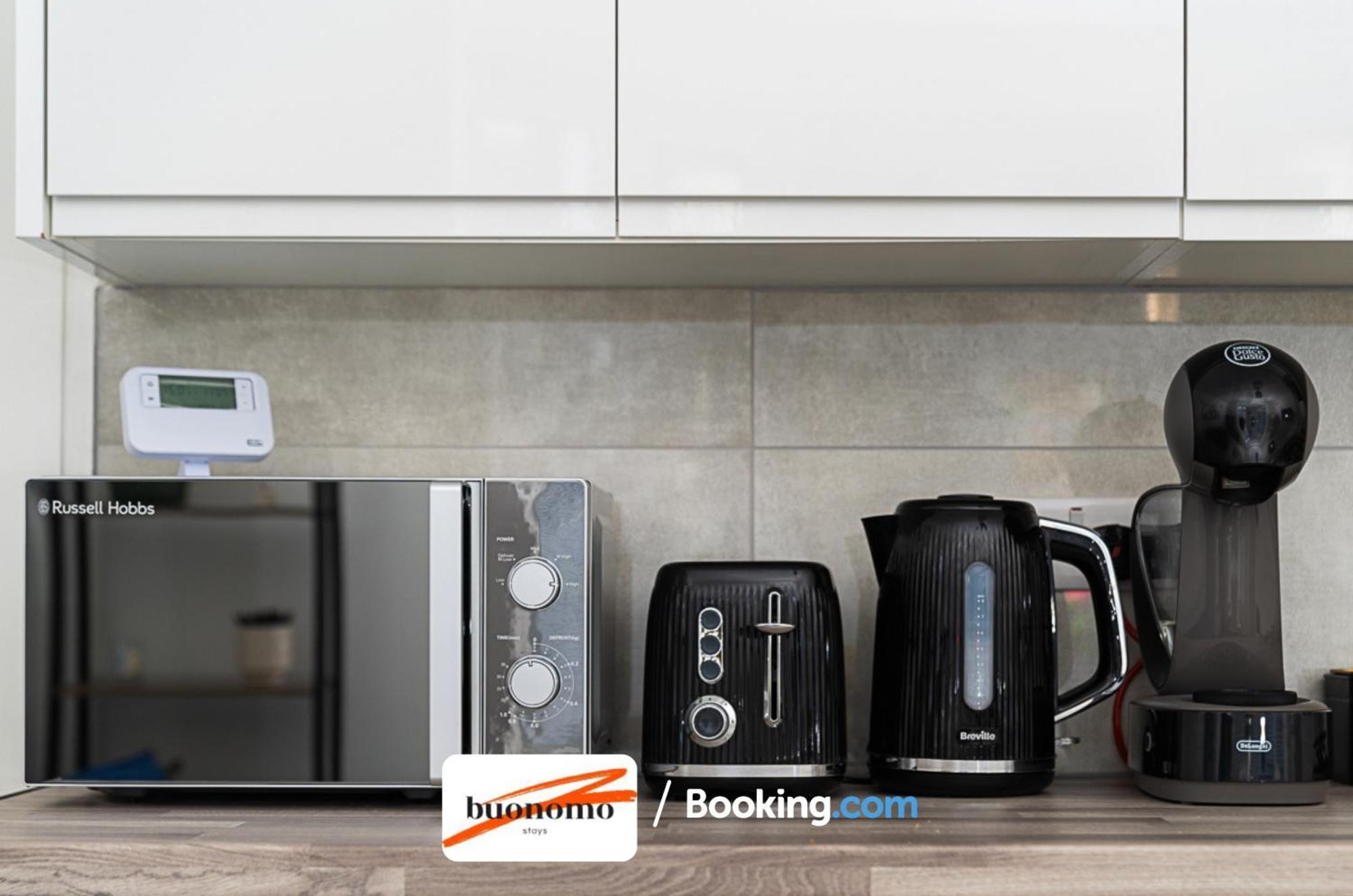 Three Bedroom At Buonomo Short Lets & Serviced With Netflix & Games Londra