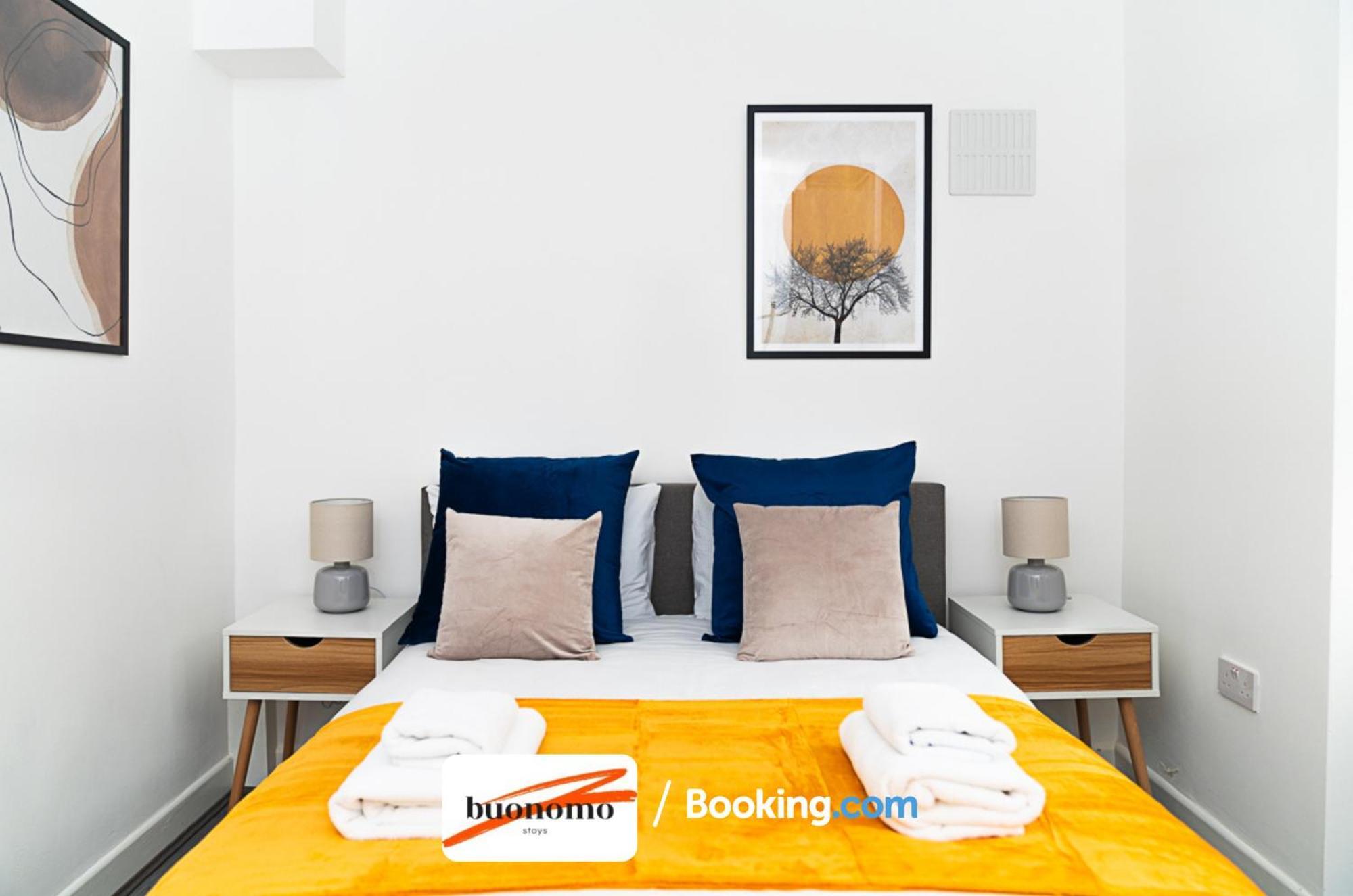 Three Bedroom At Buonomo Short Lets & Serviced With Netflix & Games Appartamento
