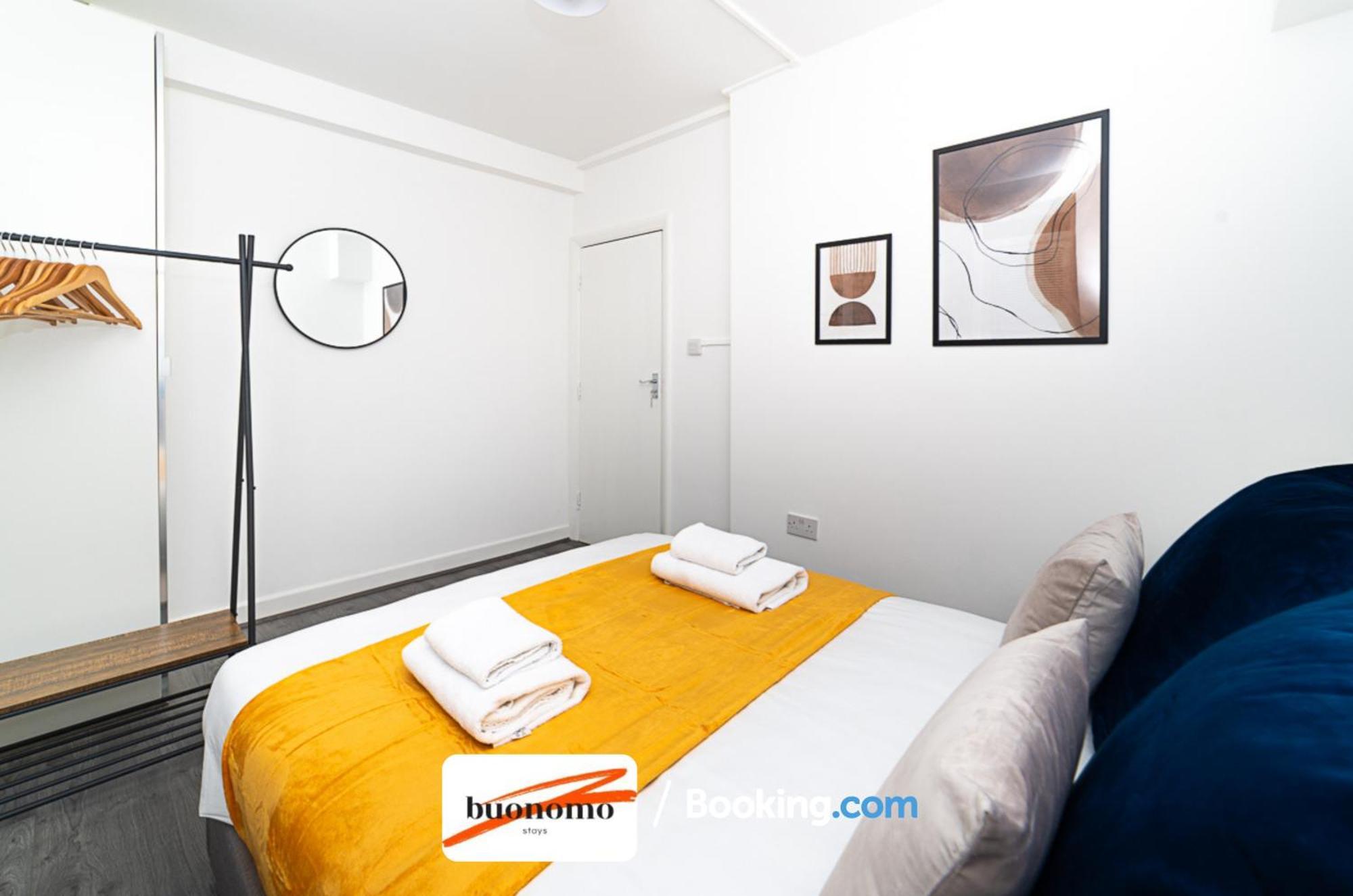 Appartamento Three Bedroom At Buonomo Short Lets & Serviced With Netflix & Games