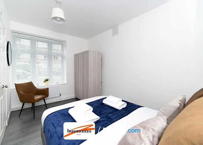 Three Bedroom Apartment At Buonomo Stays Short Lets & Serviced Accommodation With Netflix & Games