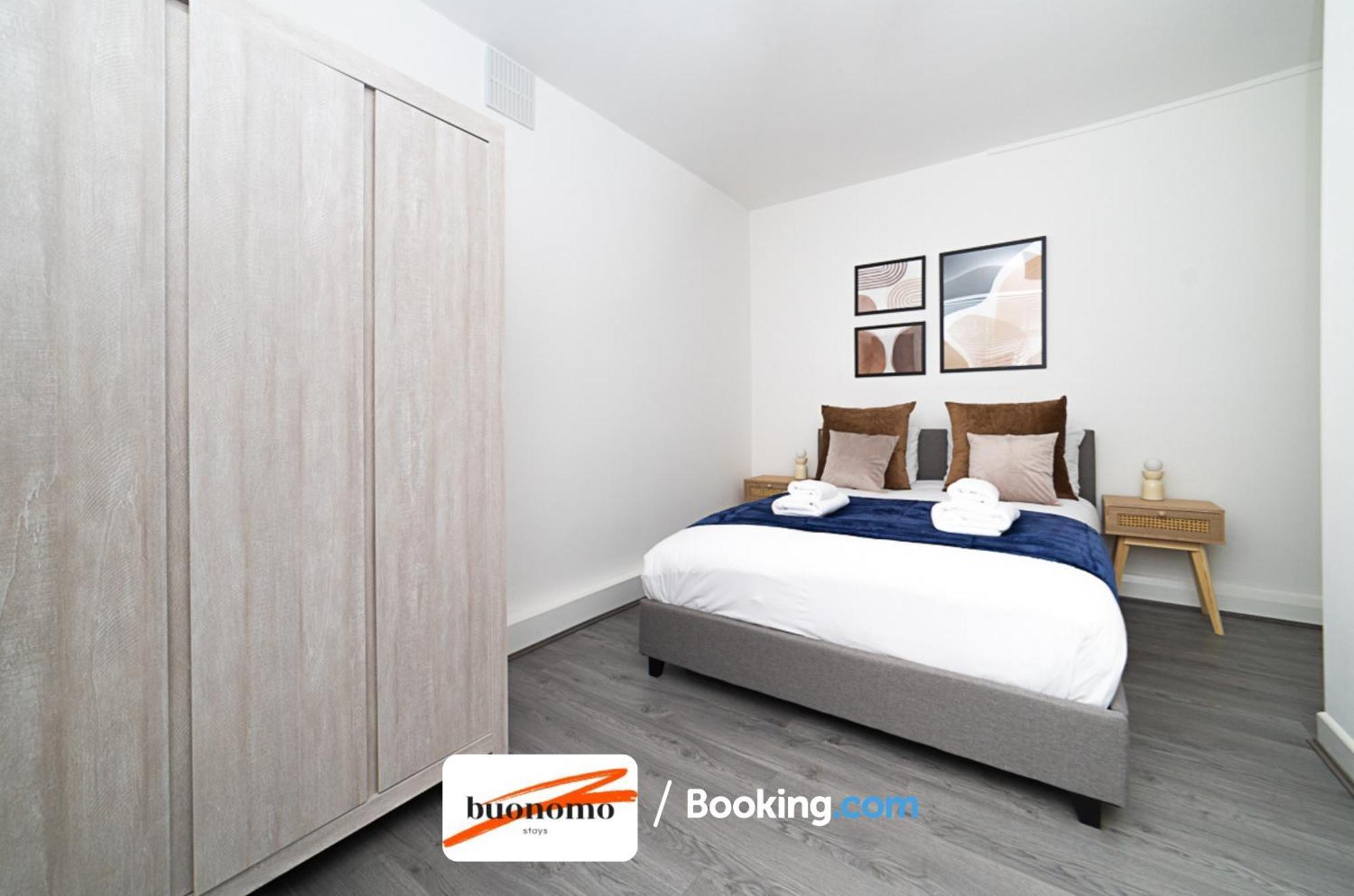 Three Bedroom At Buonomo Short Lets & Serviced With Netflix & Games Apartment